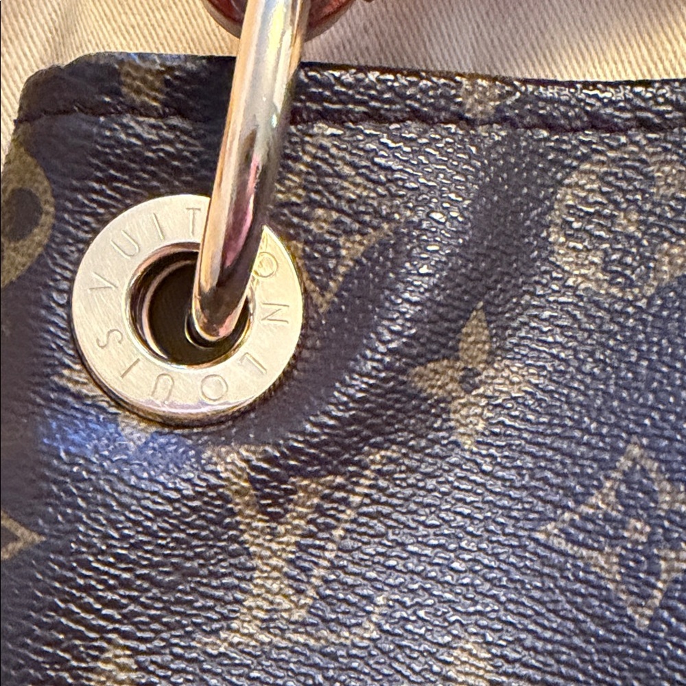 Louis Vuitton Monogram Canvas Detail - Brown with Gold Hardware